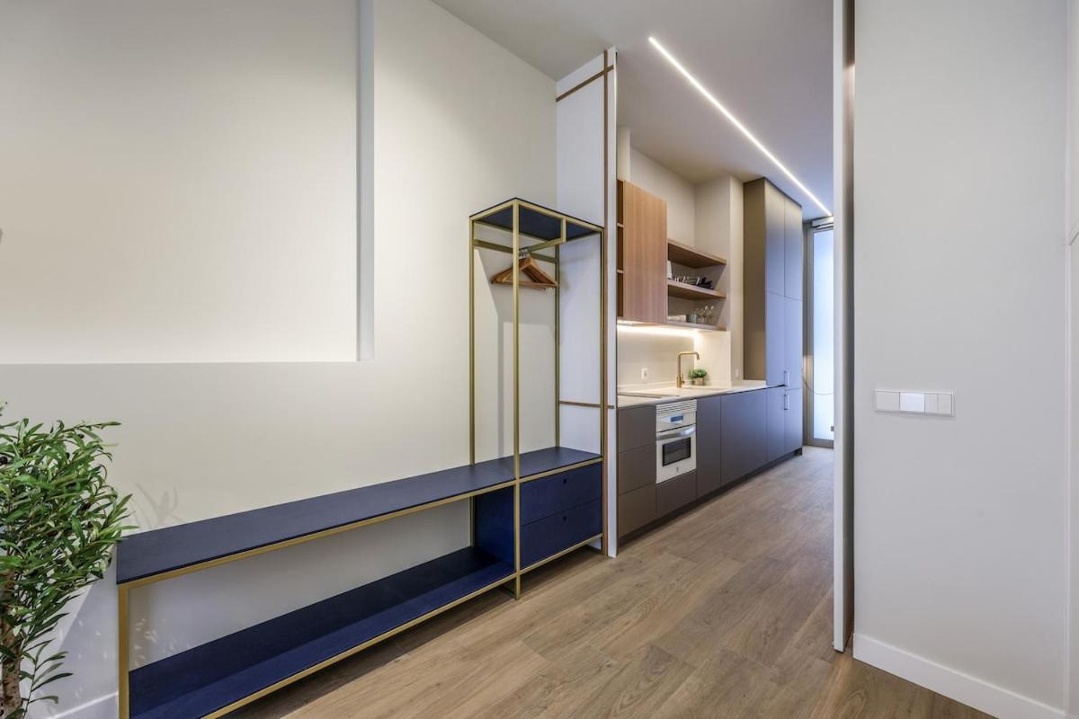 Apartment Chic Steps From Gran Via