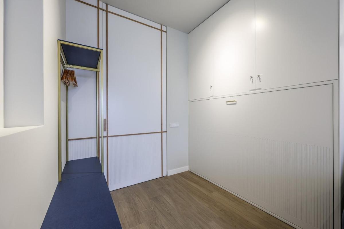 Chic Steps From Gran Via Apartment *